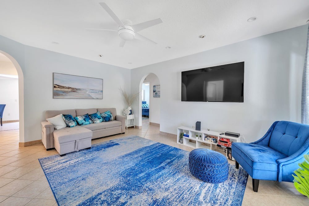 Photo of Livingroom in North Andrews Gardens