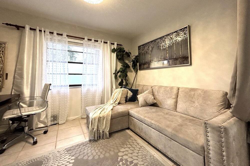 Photo of Livingroom in Deerfield Beach