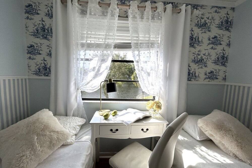 Photo of Bedroom in Deerfield Beach