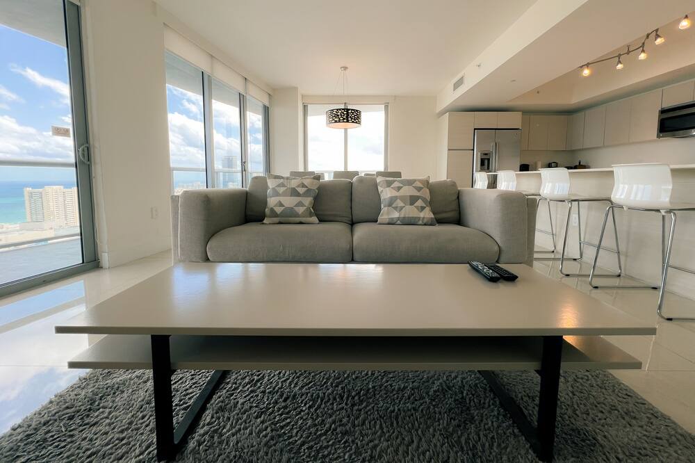 Photo of Livingroom in Hallandale Beach
