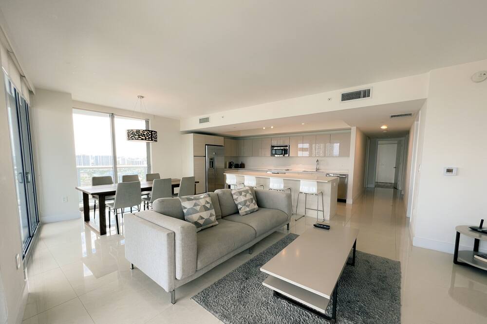 Photo of Livingroom in Hallandale Beach