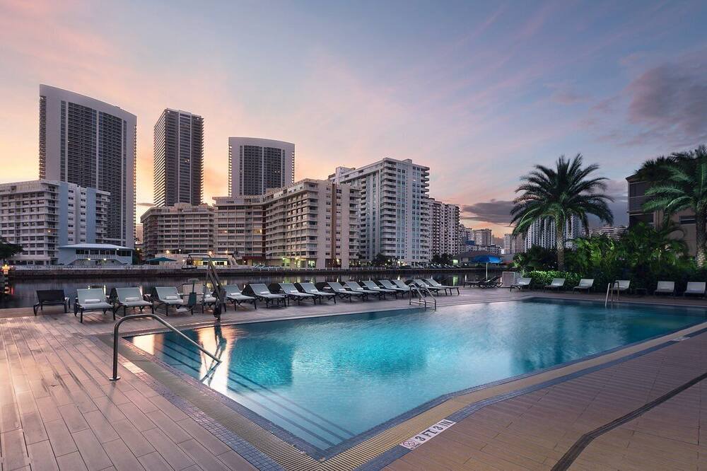 Photo of Outdoor in Hallandale Beach