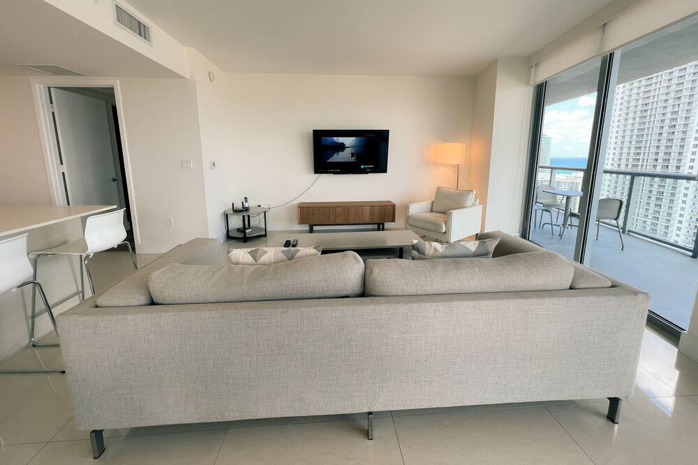 Photo of Livingroom in Hallandale Beach