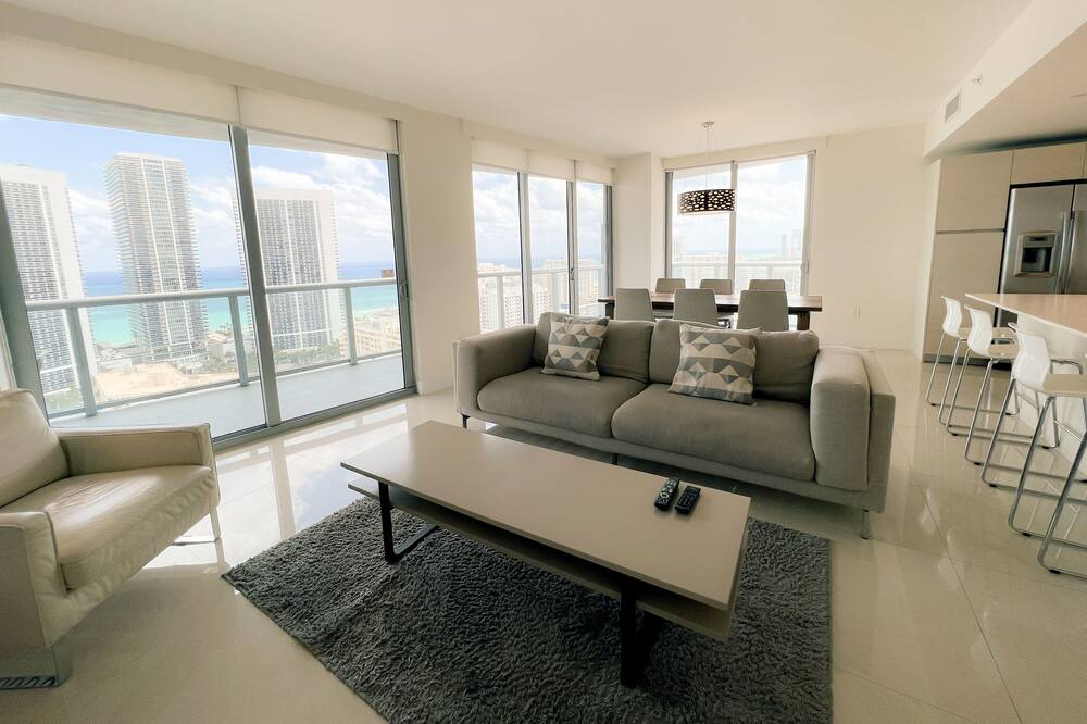 Photo of Livingroom in Hallandale Beach