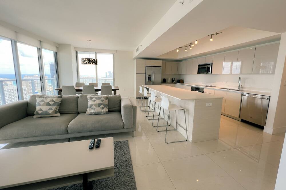 Photo of Livingroom in Hallandale Beach