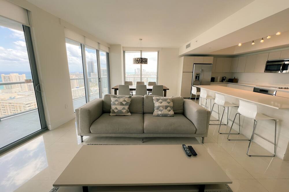 Photo of Livingroom in Hallandale Beach