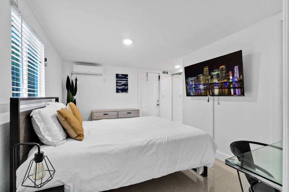 Photo of Bedroom in West Hollywood