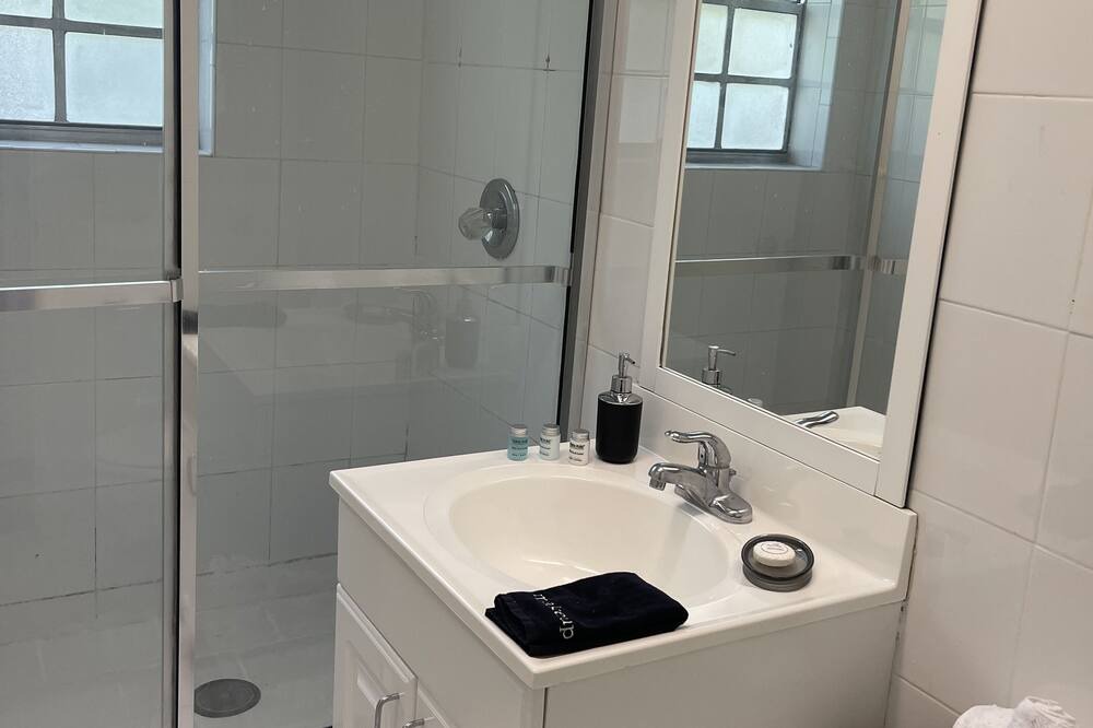 Photo of Bathroom in Bay Harbor Islands
