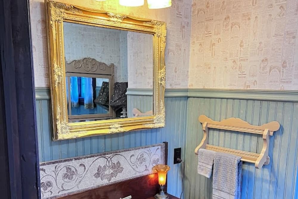 Photo of Bathroom in Franklin Springs