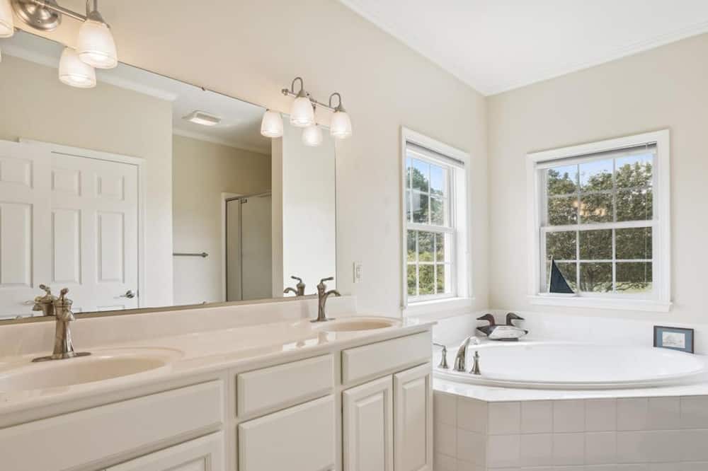 Photo of Bathroom in Woolford