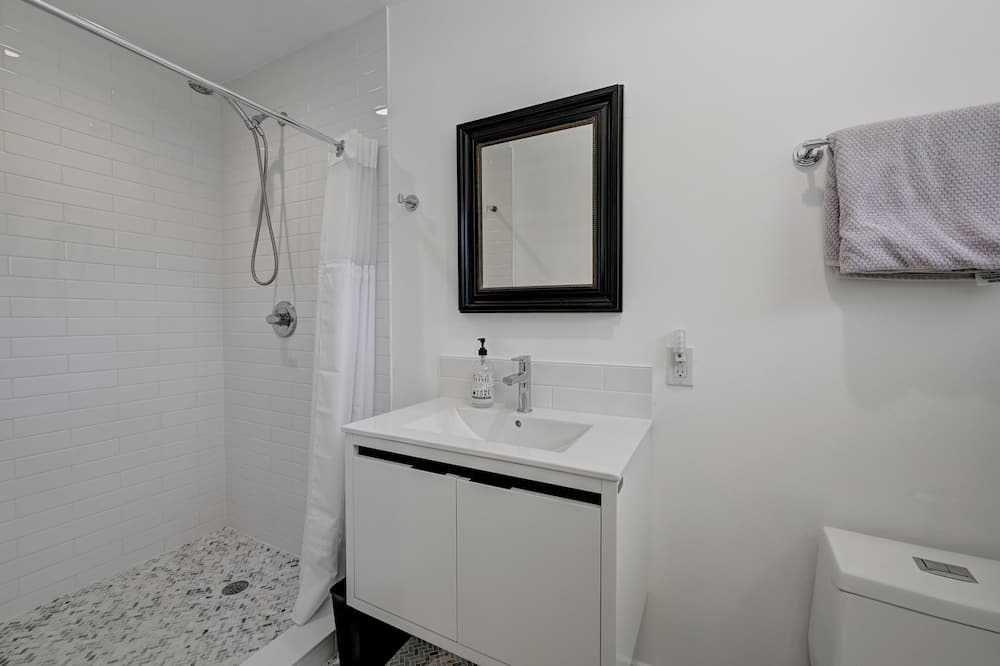 Photo of Bathroom in Oakland Park