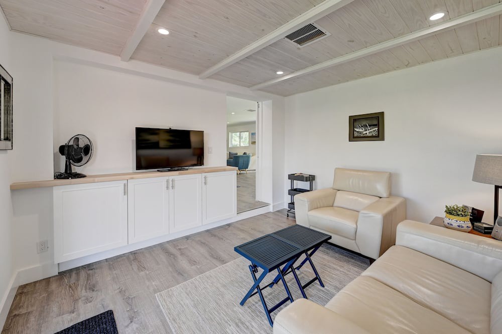 Photo of Livingroom in Oakland Park