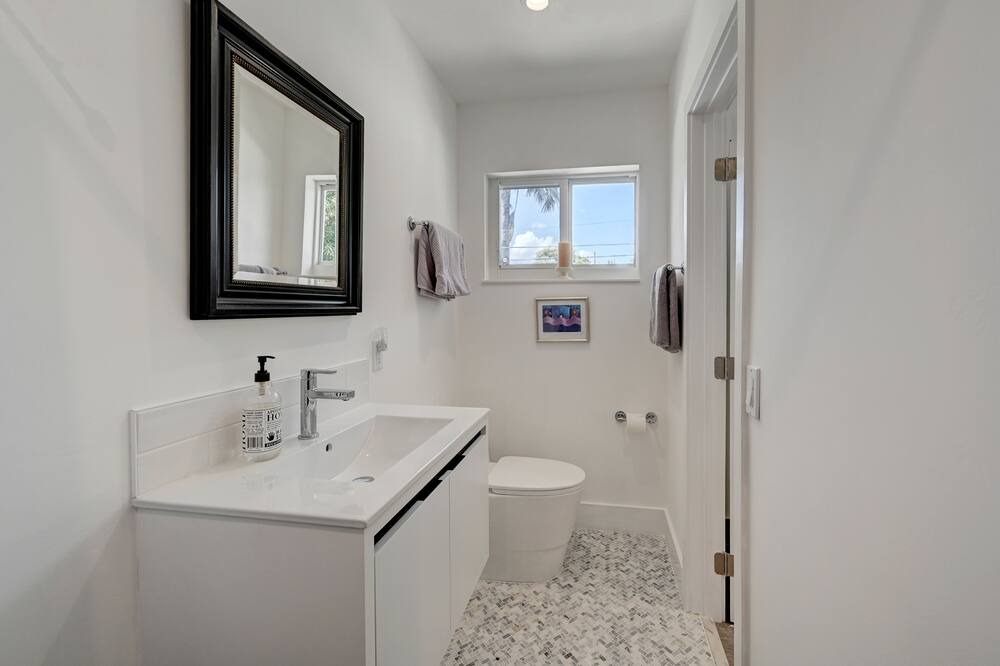 Photo of Bathroom in Oakland Park