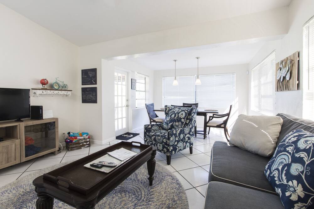 Photo of Livingroom in Highland Garden
