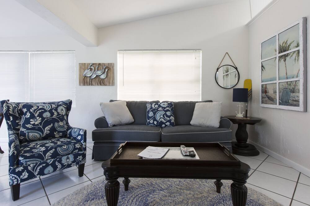Photo of Livingroom in Highland Garden