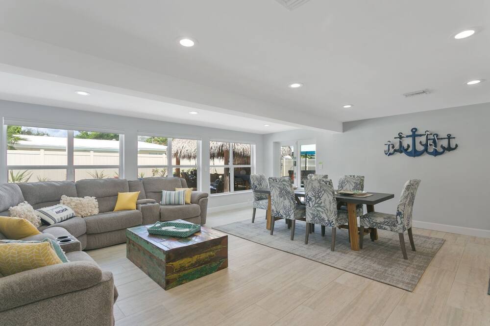 Photo of Bedroom in Santa Barbara Estates