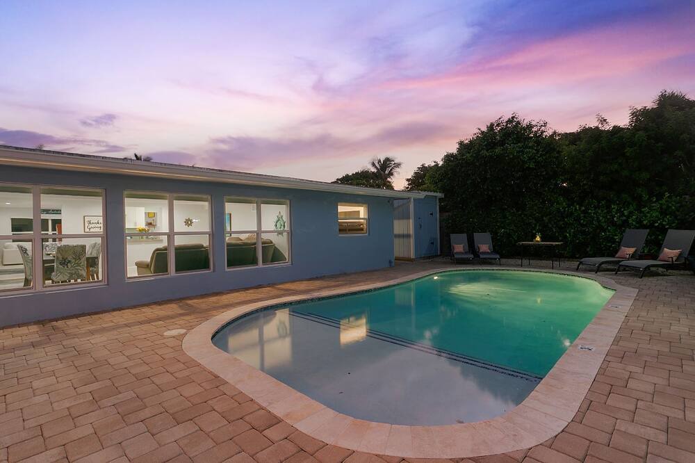 Photo of Outdoor in Santa Barbara Estates