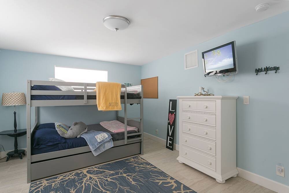 Photo of Bedroom in Santa Barbara Estates