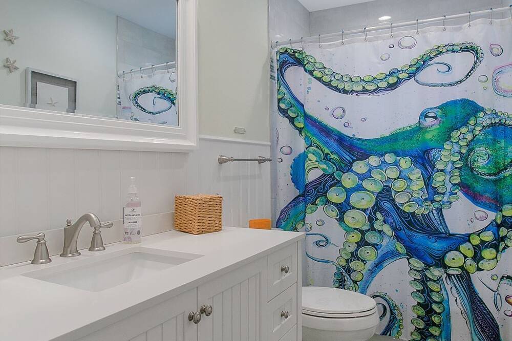 Photo of Bathroom in Santa Barbara Estates