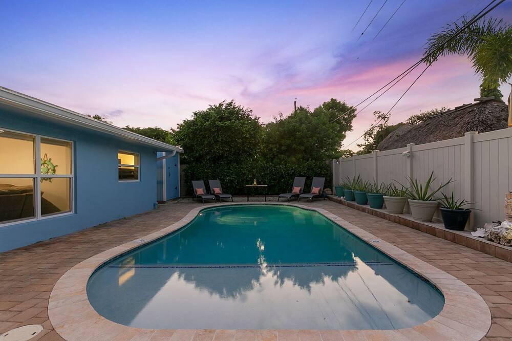 Photo of Outdoor in Santa Barbara Estates
