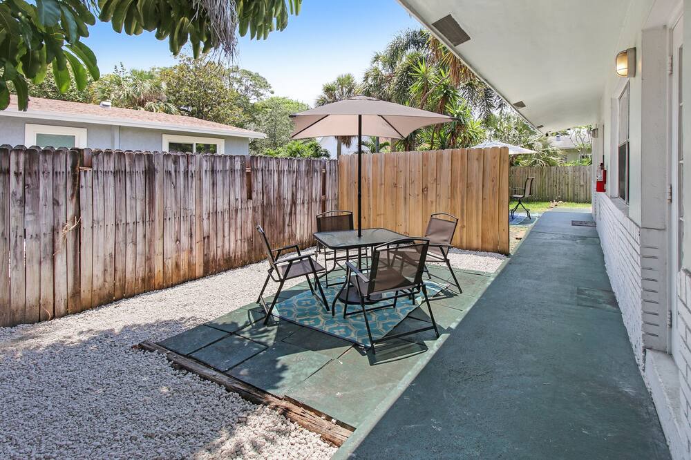Photo of Patio Balcony in Middle River Terrace