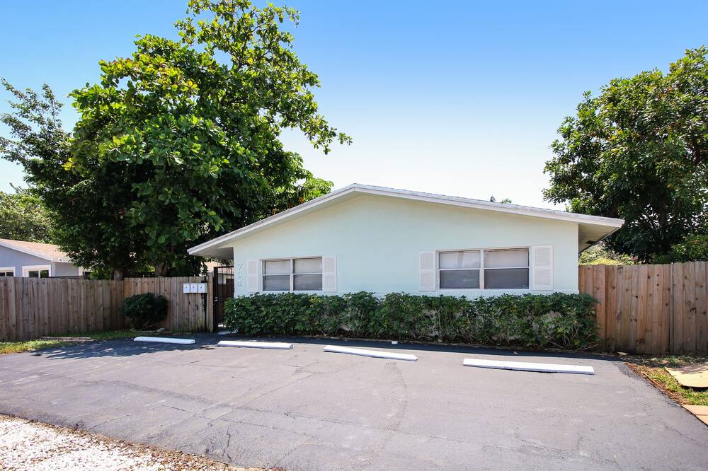 Photo of Outdoor in Middle River Terrace