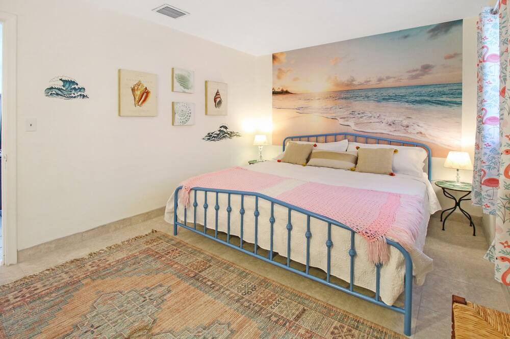Photo of Bedroom in Middle River Terrace