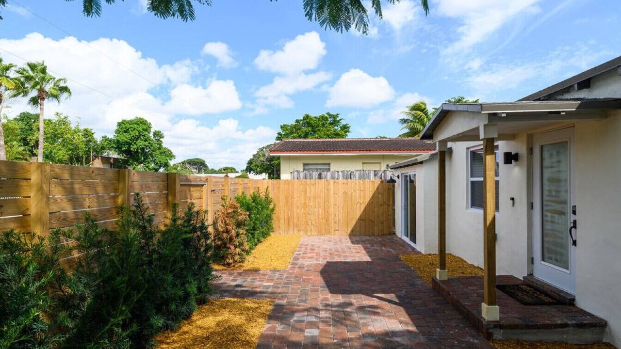 Photo of Outdoor in Middle River Terrace