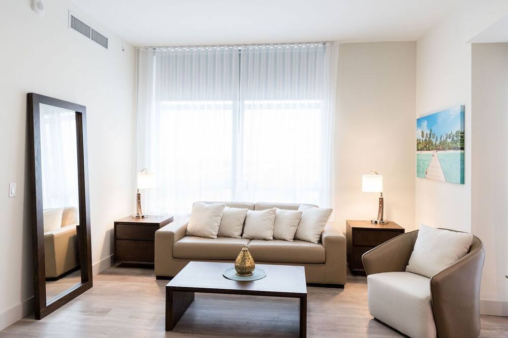 Photo of Livingroom in Hollywood Lakes