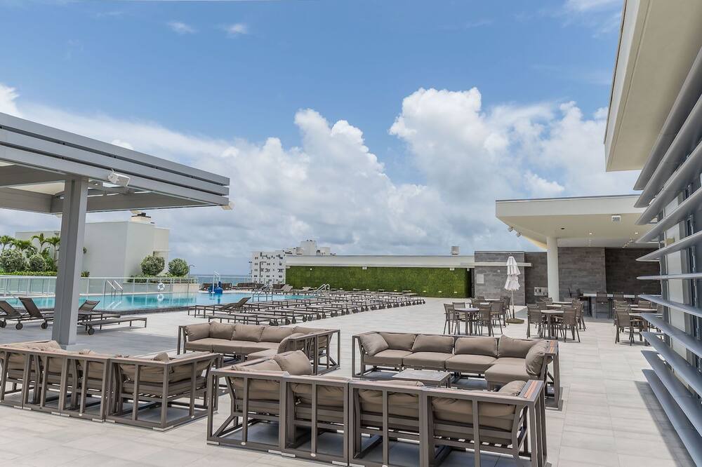 Photo of Outdoor in Hollywood Lakes