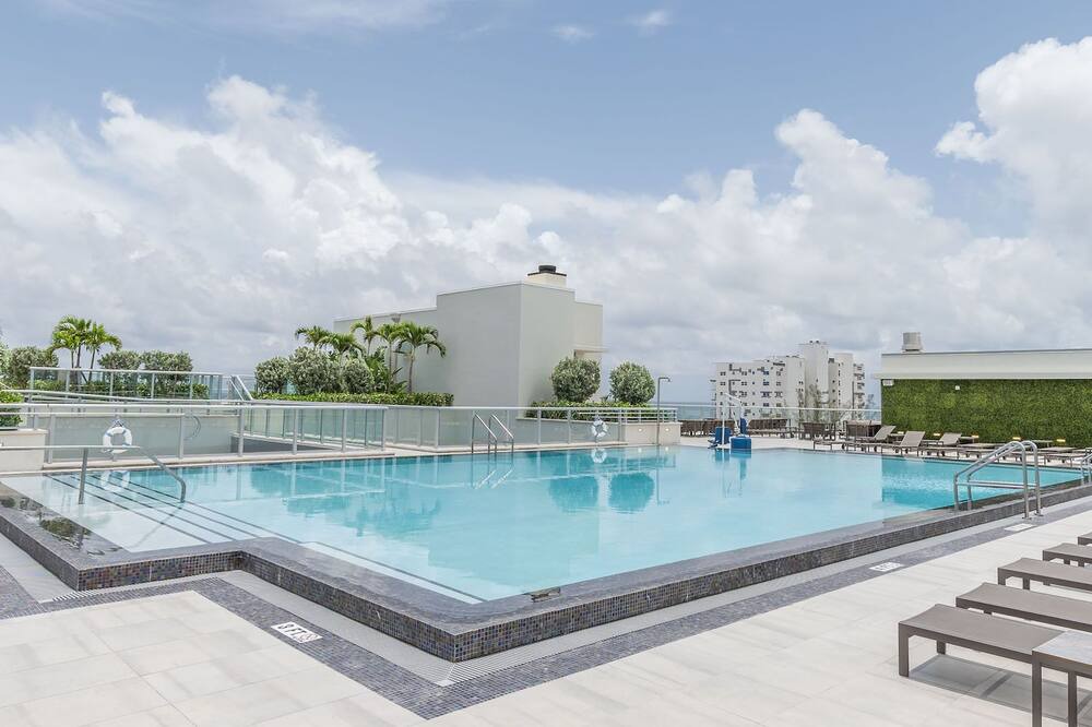 Photo of Outdoor in Hollywood Lakes