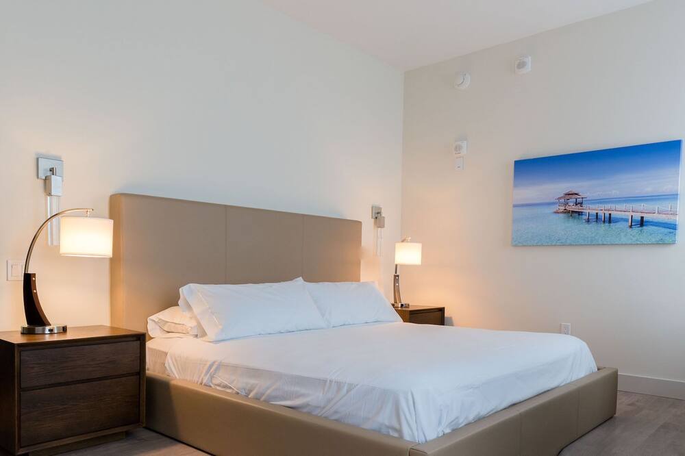 Photo of Bedroom in Hollywood Lakes