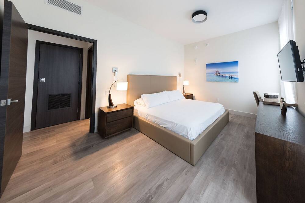 Photo of Bedroom in Hollywood Lakes