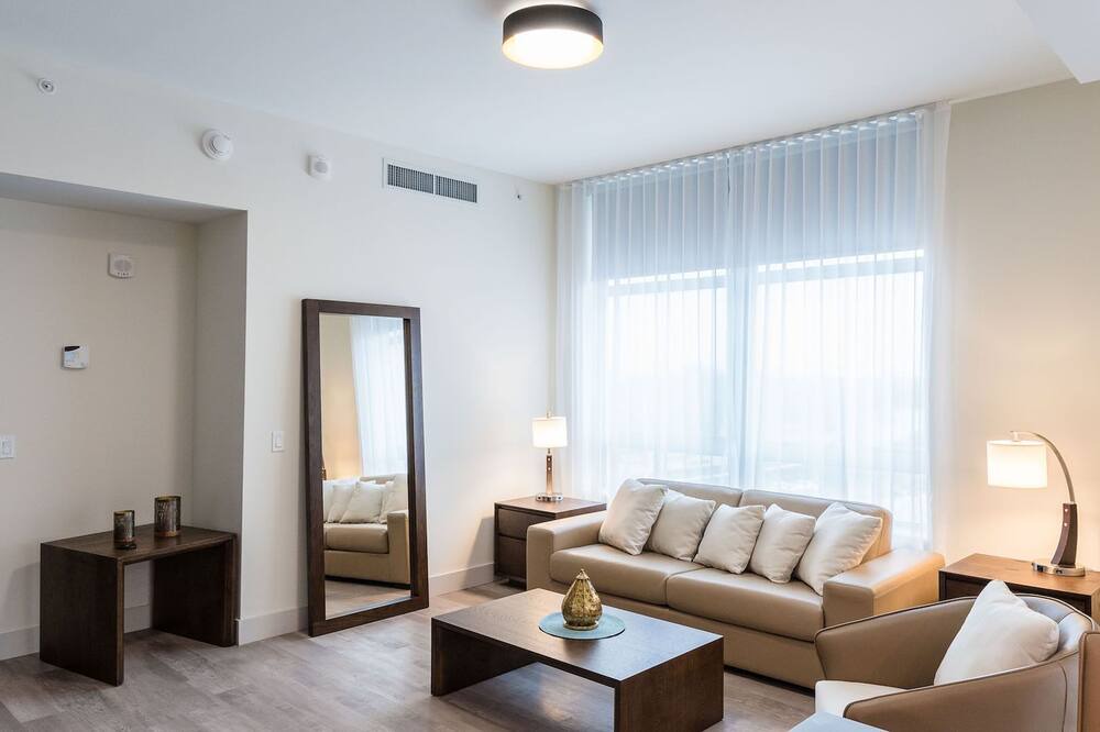Photo of Livingroom in Hollywood Lakes