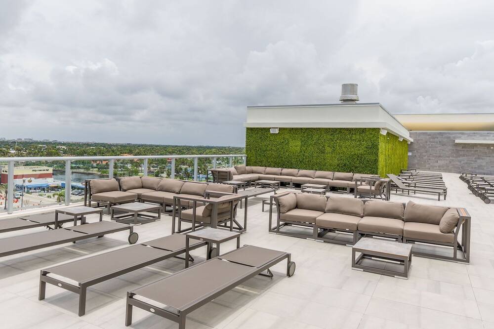 Photo of Patio Balcony in Hollywood Lakes