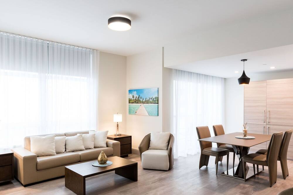 Photo of Livingroom in Hollywood Lakes