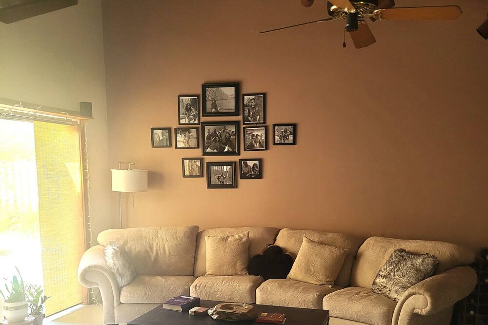 Photo of Livingroom in Tamarac