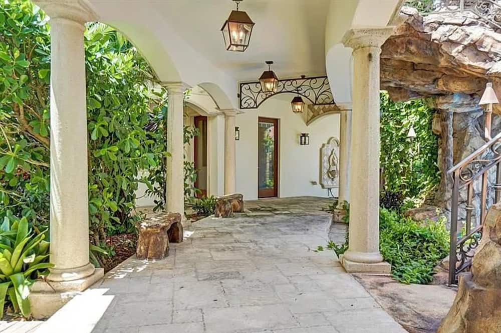 Photo of Outdoor in Lighthouse Point