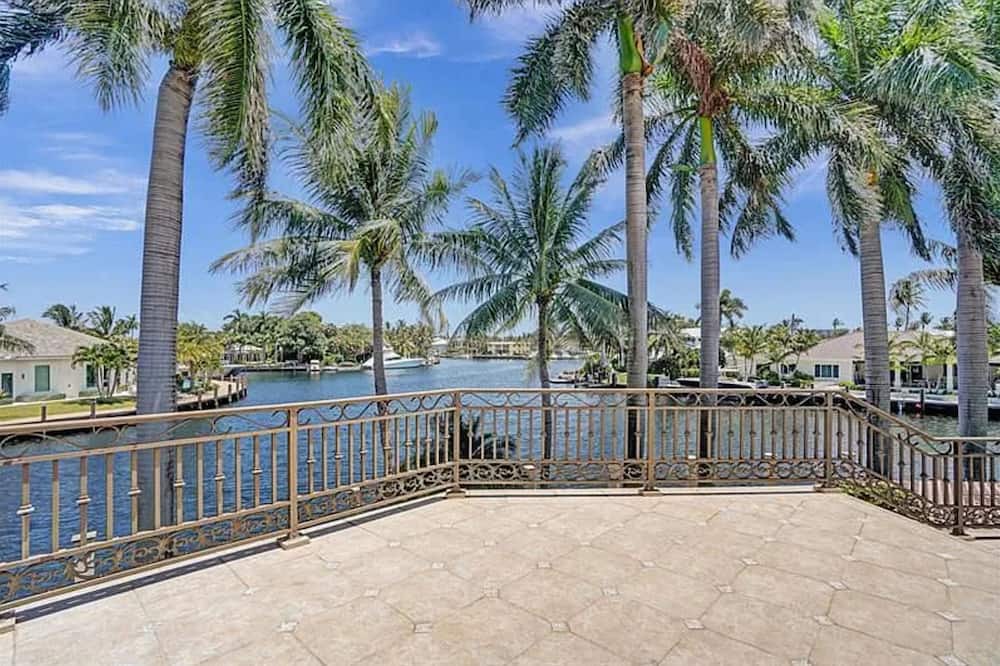 Photo of Outdoor in Lighthouse Point