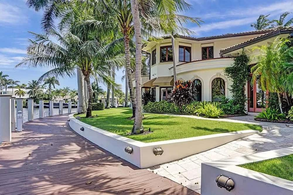 Photo of Outdoor in Lighthouse Point