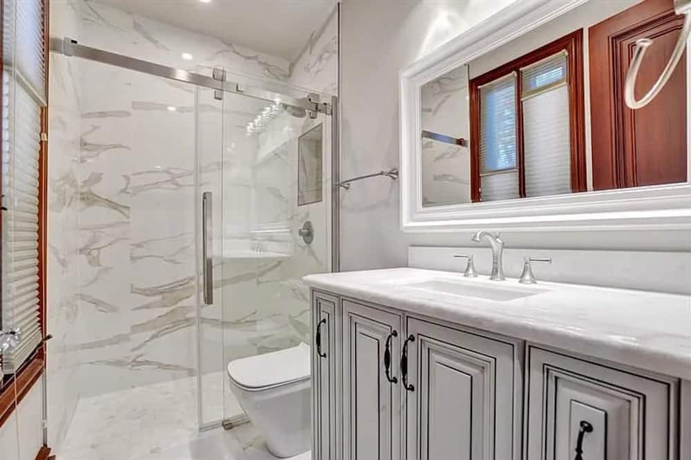 Photo of Bathroom in Lighthouse Point