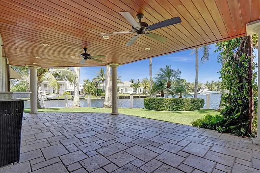 Photo of Patio Balcony in Lighthouse Point