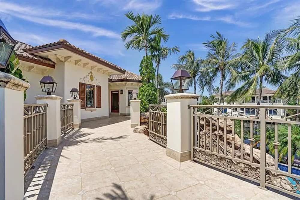 Photo of Outdoor in Lighthouse Point