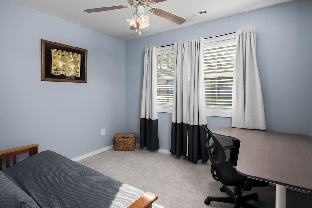 Photo of Bedroom in Chesapeake Beach