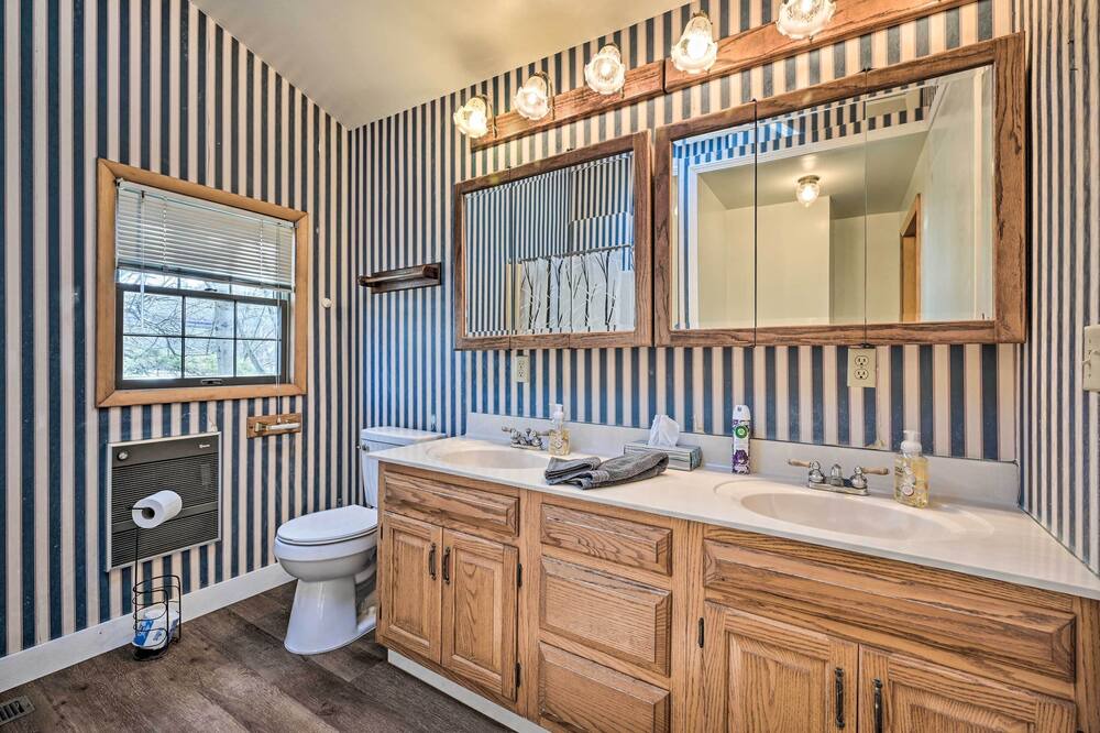 Photo of Bathroom in Friendsville