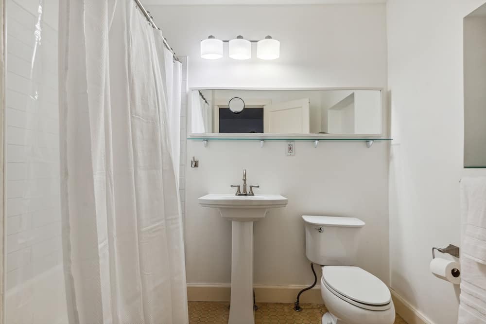 Photo of Bathroom in Riverside Park