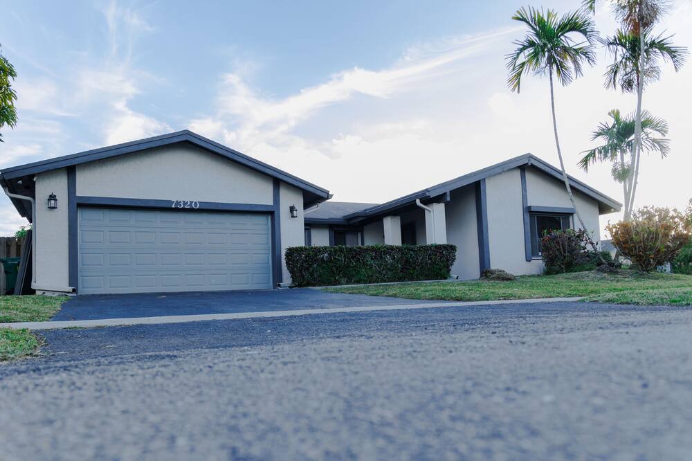 Photo of Outdoor in Lauderhill