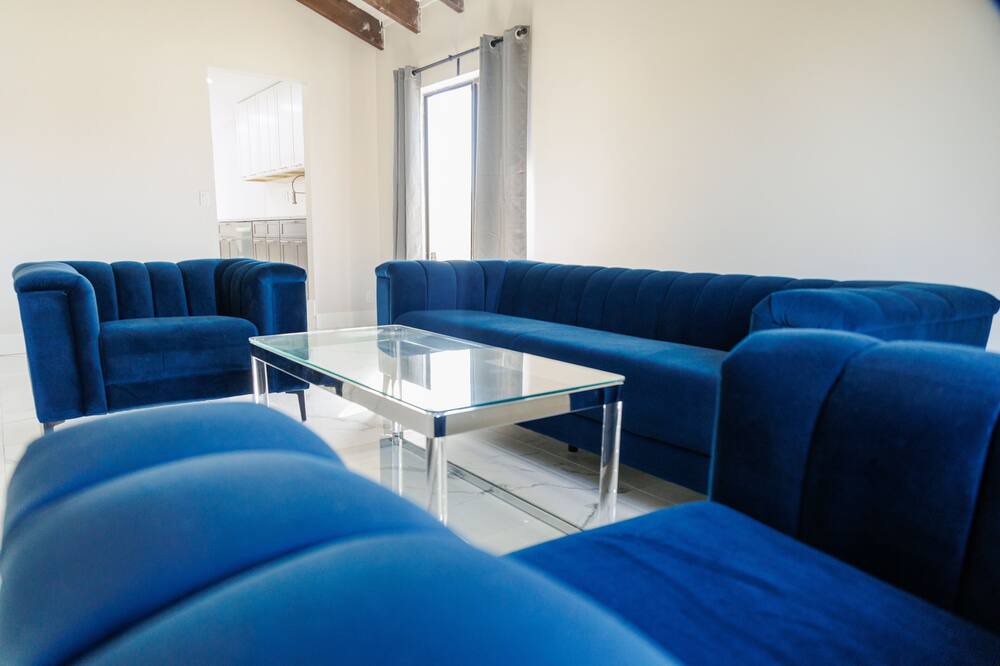 Photo of Livingroom in Lauderhill