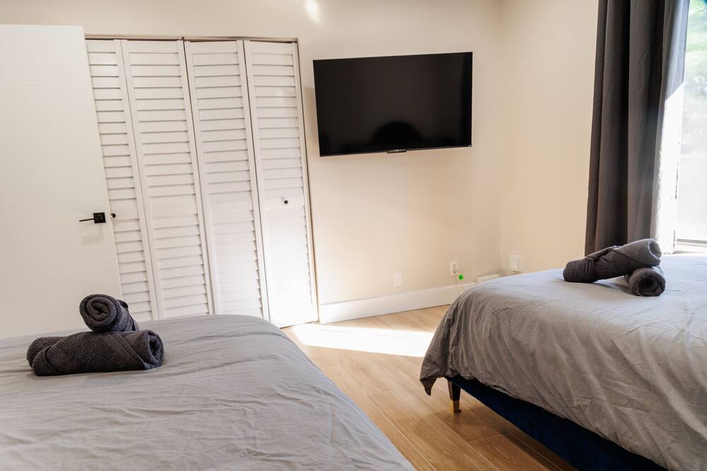 Photo of Bedroom in Lauderhill