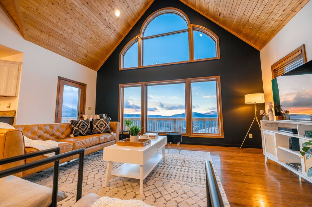 Photo of Livingroom in Mountain Base